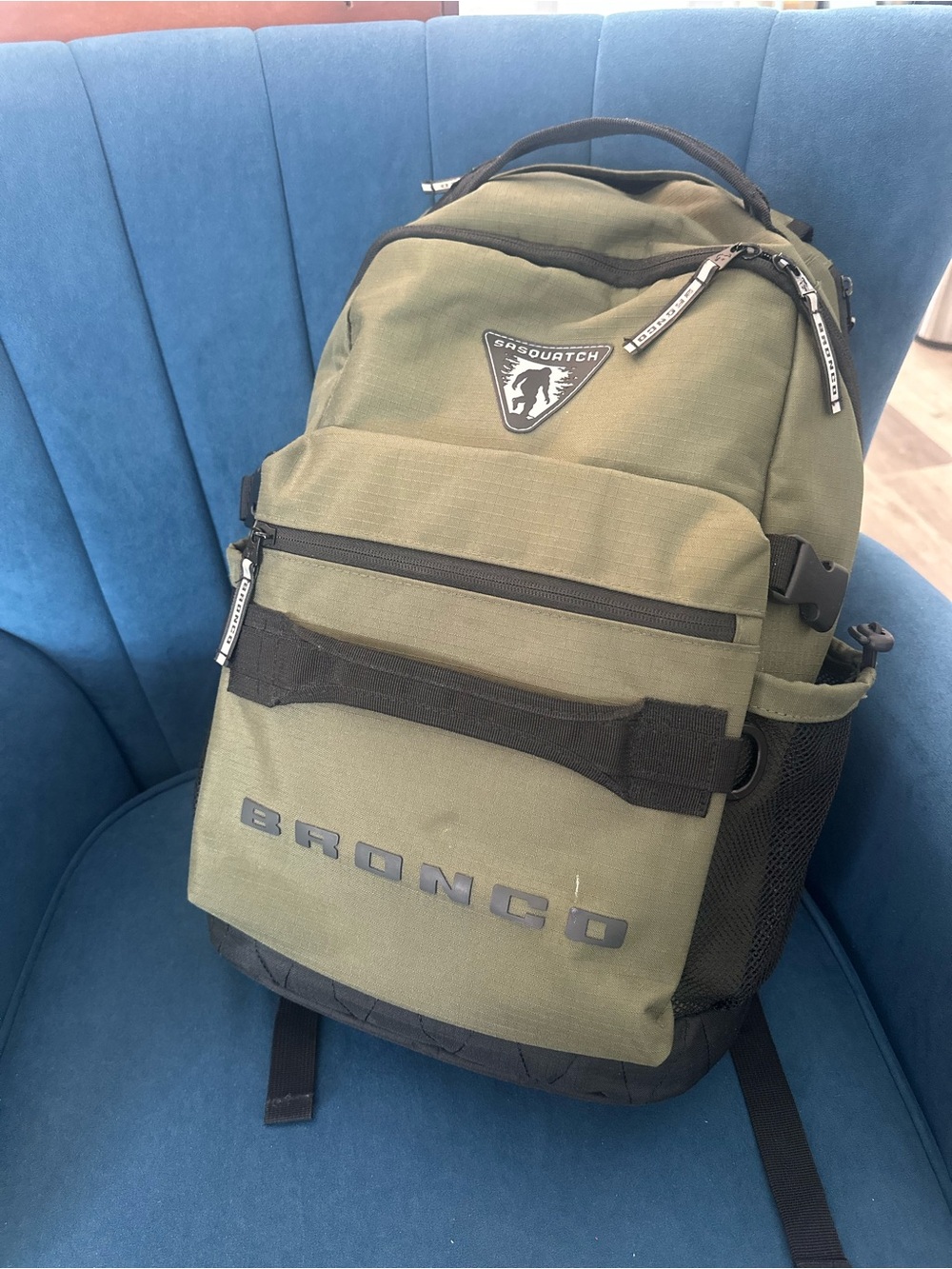 Ford Bronco Ripstop Smart Backpack - Picture 6 of 13